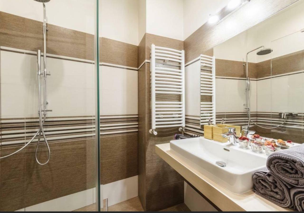Central Prague Crown Apartments ภายนอก รูปภาพ