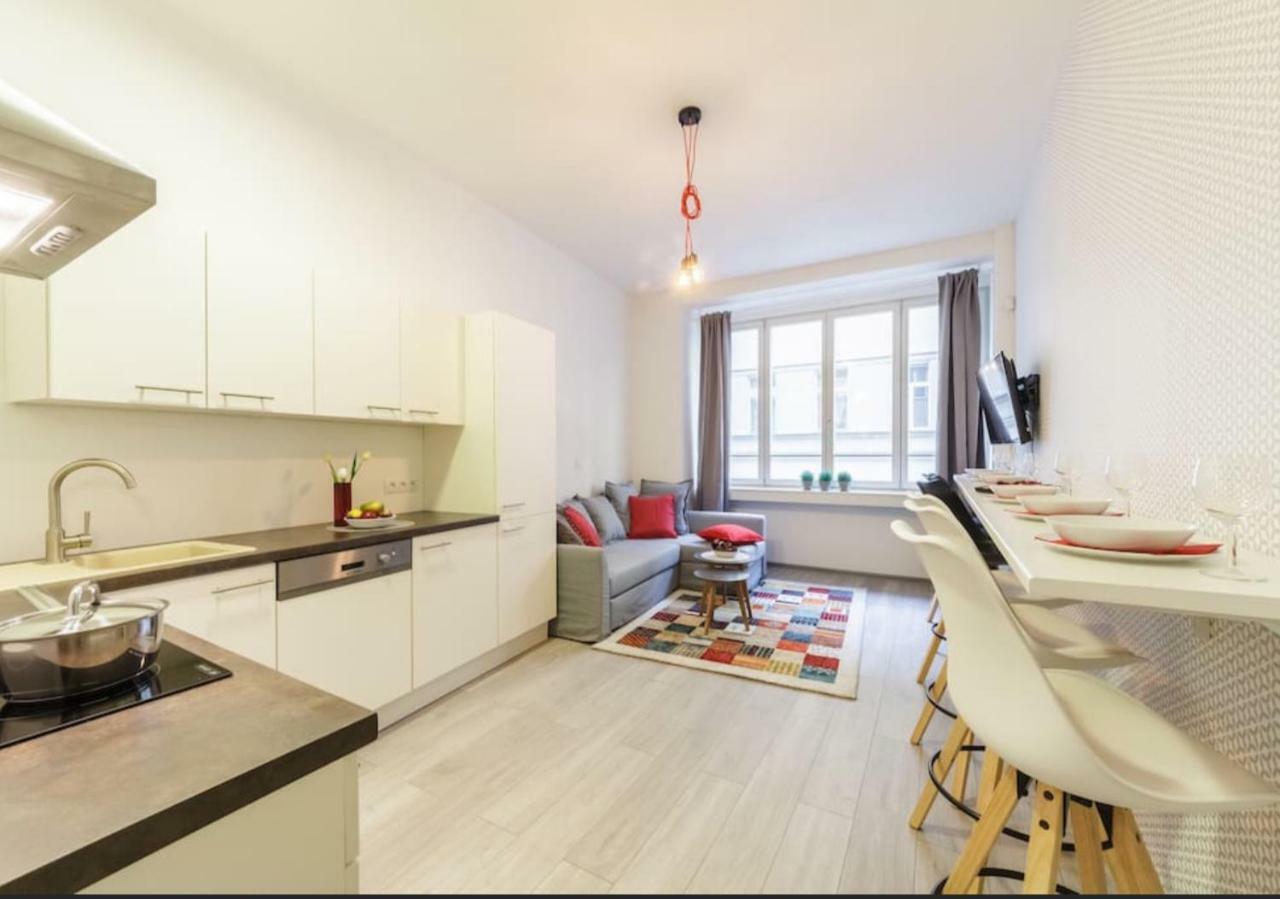 Central Prague Crown Apartments ภายนอก รูปภาพ